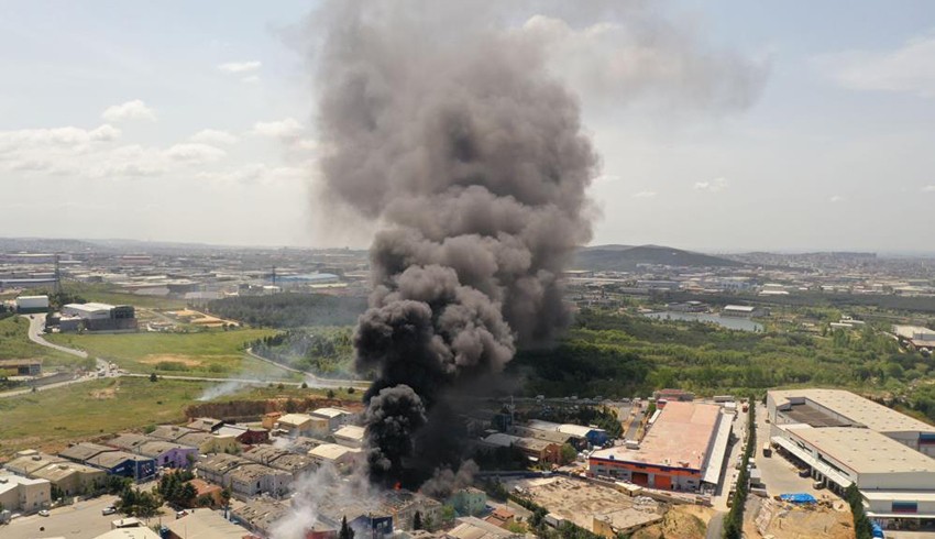 Tuzla’da boya fabrikası alev topuna döndü;  3 kişi hayatını kaybetti