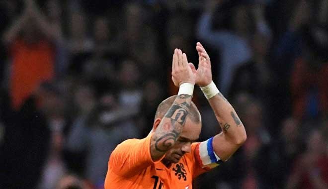 Wesley Sneijder futbolu bıraktığını açıkladı