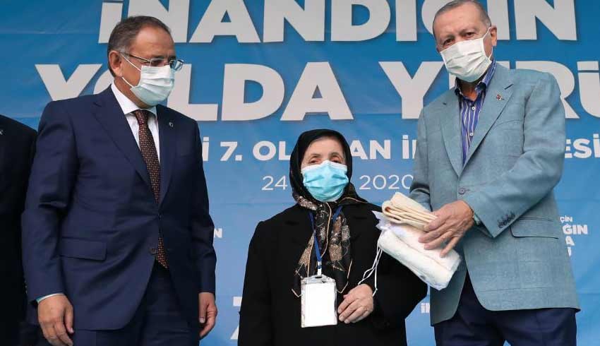 Safiye teyzeden Erdoğan'a: Senin damadının adı Bayraktar mıydı, ona benim için sarıl