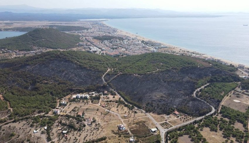 Yeni proje mi! Ayvalık'ta denize nazır yerler yandı