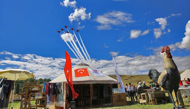 Zafer Bayramı çelişkisi! Salgın gerekçesiyle 30 Ağustos’u kutlamayan hükümet Malazgirt’te etkinlik düzenledi