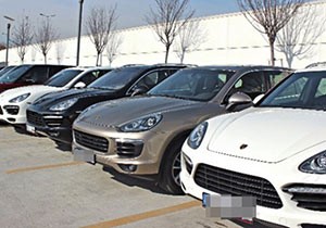 Mercedes, Bentley ve Porsche satan 'noter onaylı' otomobil şebekesi yakalandı